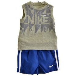 tekstylia Dziecko T-shirty i Koszulki polo Nike Sportcompletinfantile Szary
