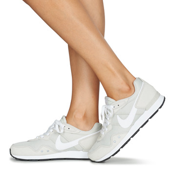 Nike VENTURE RUNNER Beżowy / Biały